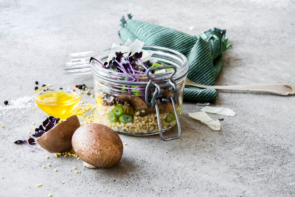 Hirsesalat mit marinierten Champignons — Reformhaus.de Hirsesalat mit marinierten Champignons — Reformhaus.de