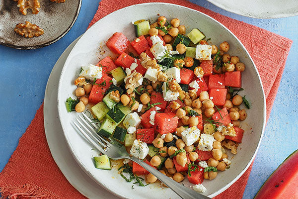 Melonen-Feta-Salat mit marinierten Kichererbsen und honig-karamellisie ...