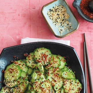 Gurken-Kimchi mit geröstetem Sesam (Oi Kimchi)