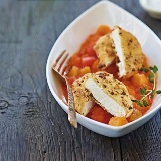 Lauwarmer Tomaten-Aprikosen-Salat mit Koriander-Ziegenkäse