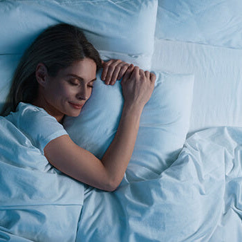 Warum Frauen häufig unter Schlafproblemen leiden: Interview mit Dr. Judith Bildau