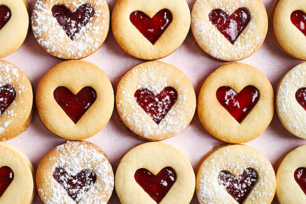 Runde Plätzchen mit Marmeladenherz