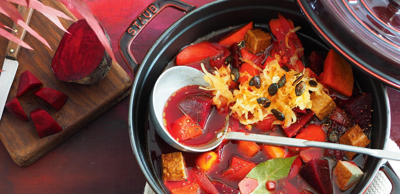 Rote Bete Eintopf mit Ingwer und Frischkost-Sauerkraut-Topping