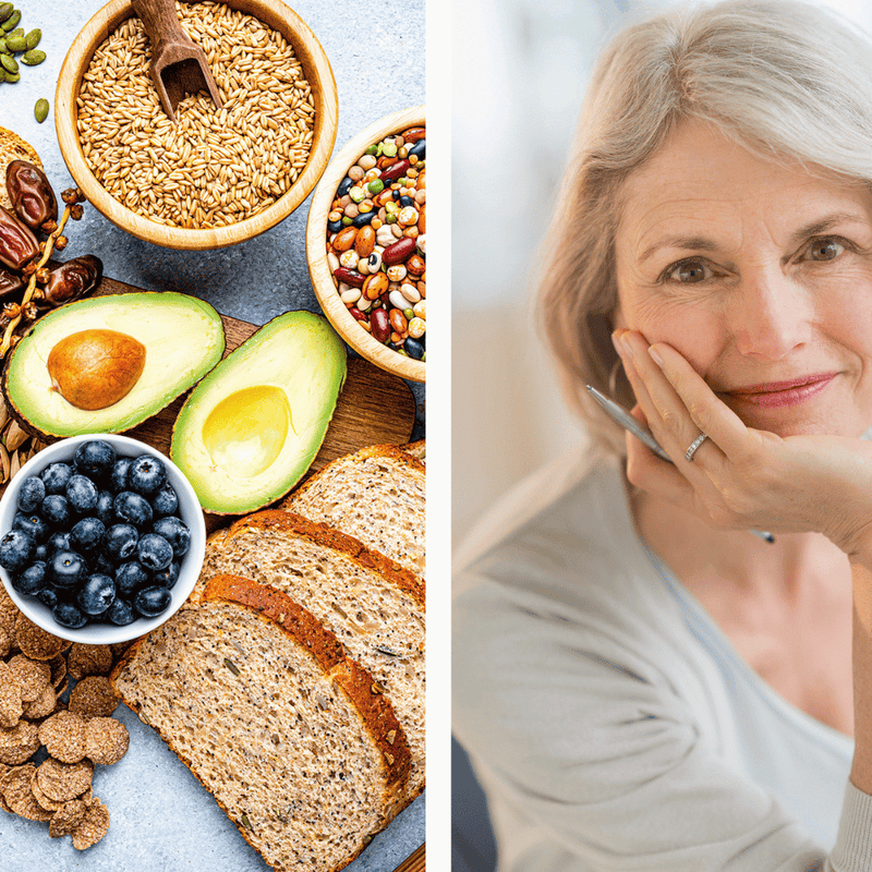 Hochwertige Lebensmittel wie Hülsenfrüchte, Avocado, Vollkornprodukte und Reis, daneben eine grauhaarige Frau, die in die Kamera lächelt und einen Stift in der Hand hält